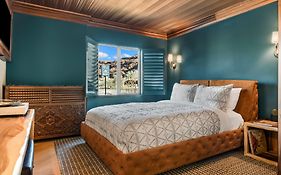 Wolfe'S Moab, Adult Only Hotel